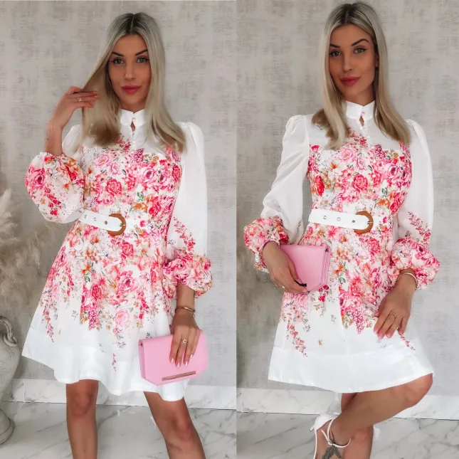 Elegancka wiosenna sukienka w różowo-czerwone kwiaty z paskiem - R740A
