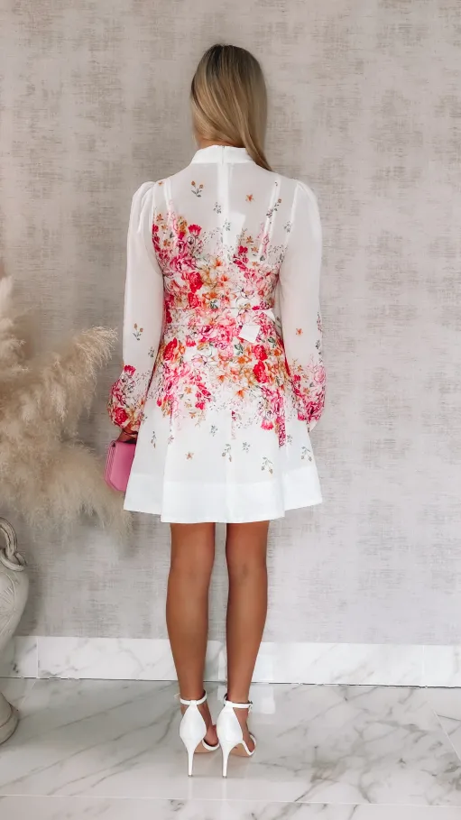 Elegancka wiosenna sukienka w różowo-czerwone kwiaty z paskiem - R740A