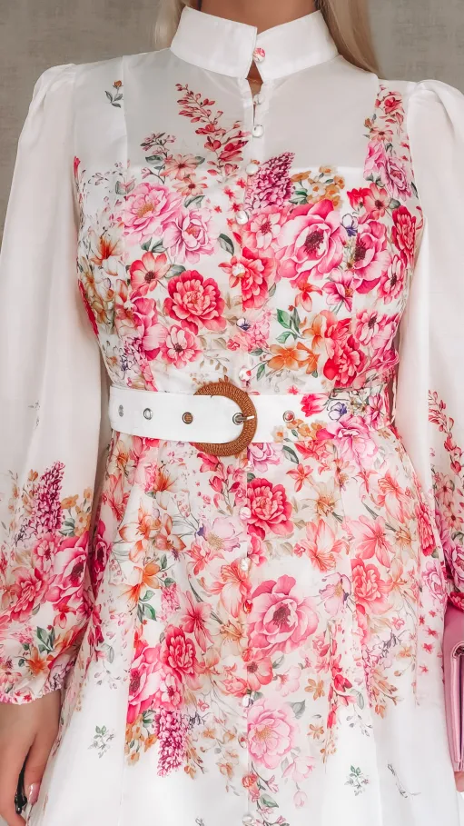 Elegancka wiosenna sukienka w różowo-czerwone kwiaty z paskiem - R740A