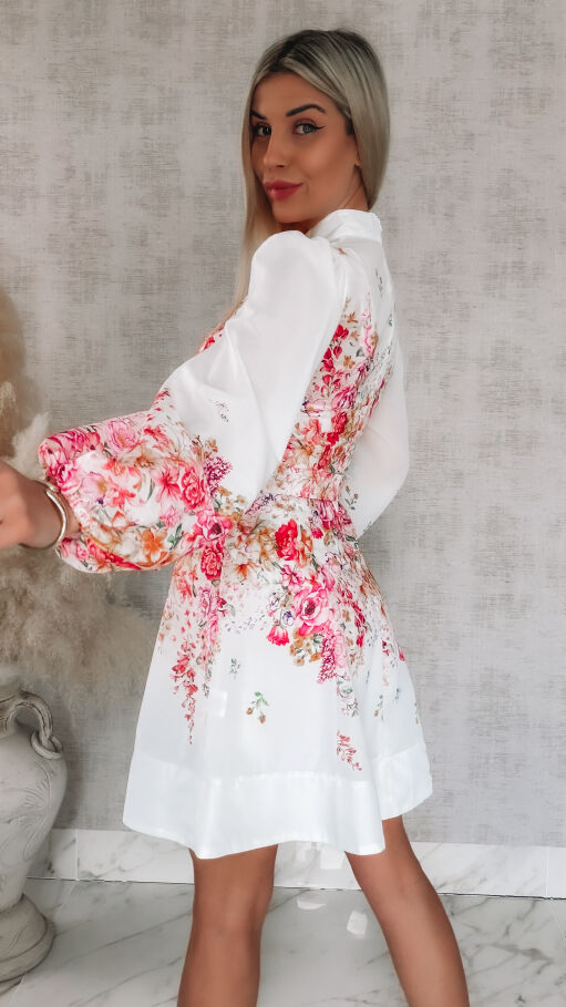 Elegancka wiosenna sukienka w różowo-czerwone kwiaty z paskiem - R740A