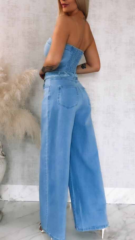 Elastyczny jeansowy kombinezon z odkrytym dekoltem BLUE JEANS - R779