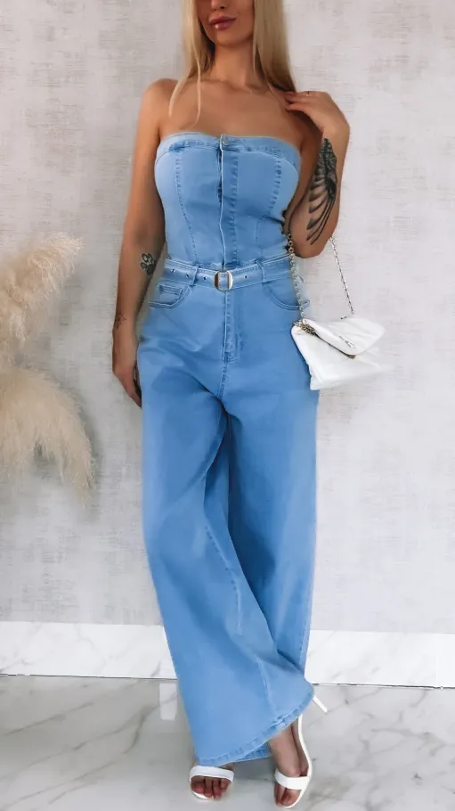 Elastyczny jeansowy kombinezon z odkrytym dekoltem BLUE JEANS - R779