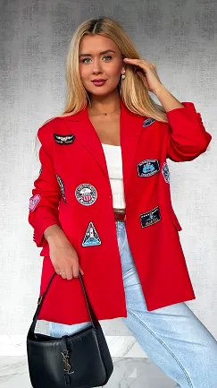 Idealna czerwona marynarka z naszywkami OVERSIZE - P273