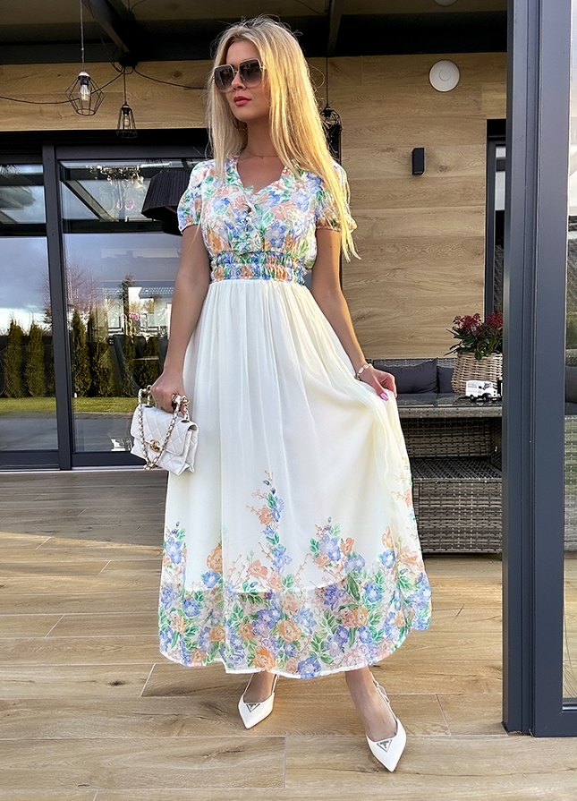 Romantyczna zwiewna maxi sukienka z kwiatowym wzorem - M686