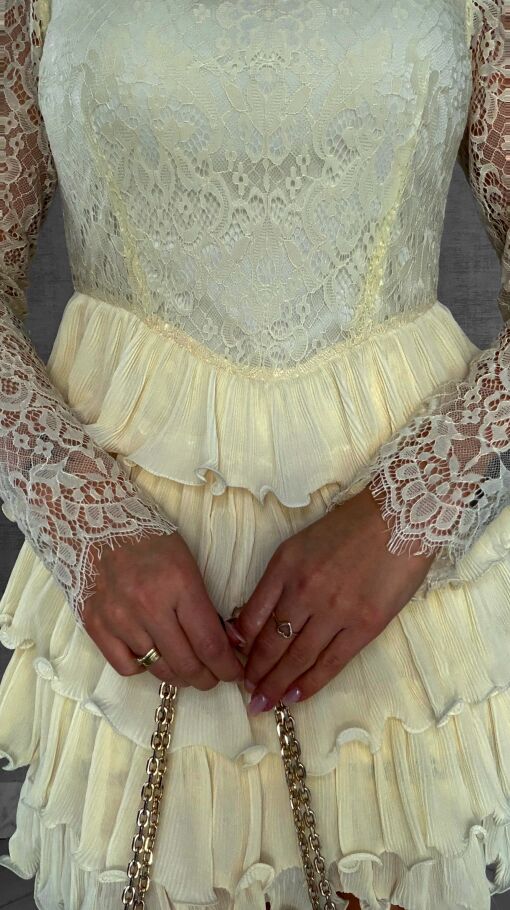 Niesamowita cytrynowa sukienka z koronki i falbanek - R479