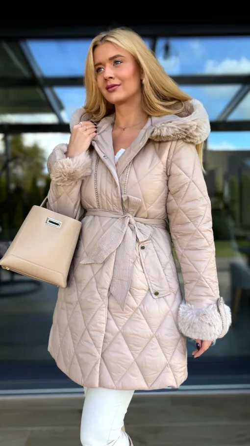 Pikowany zimowy płaszcz kurtka w kolorze beżowym - R203