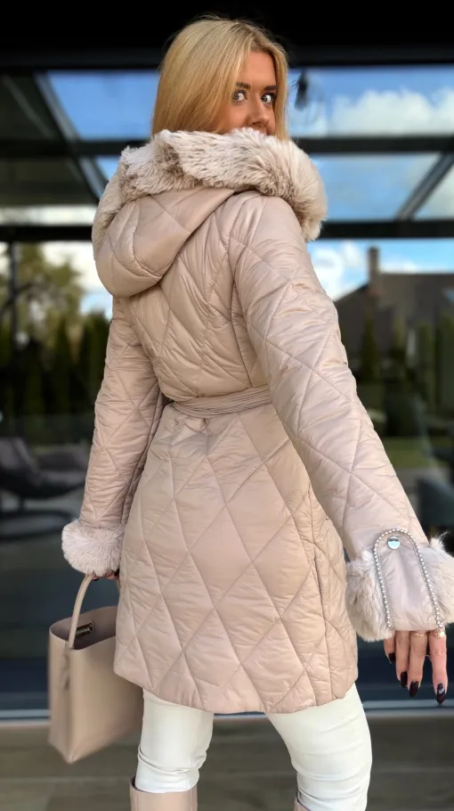 Pikowany zimowy płaszcz kurtka w kolorze beżowym - R203