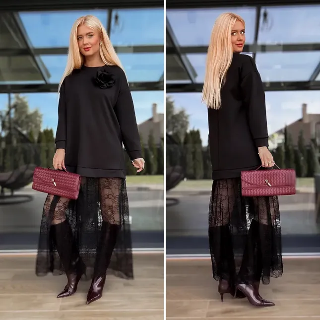 Długa sukienka z koronką i kwiatową broszką CZARNA - R107A