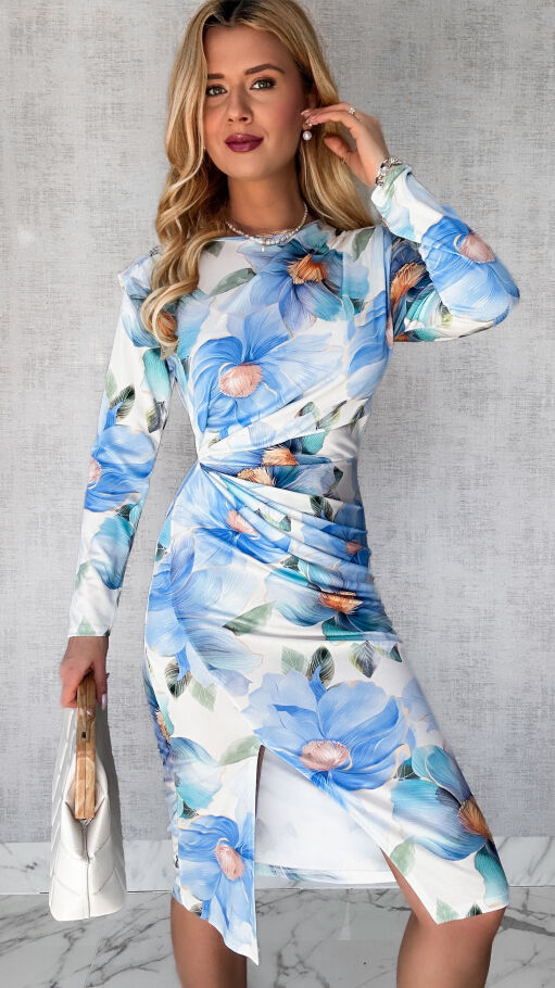 Sukienka w NIEBIESKIE kwiaty z marszczeniem i rozcięciem ONE SIZE - P509D