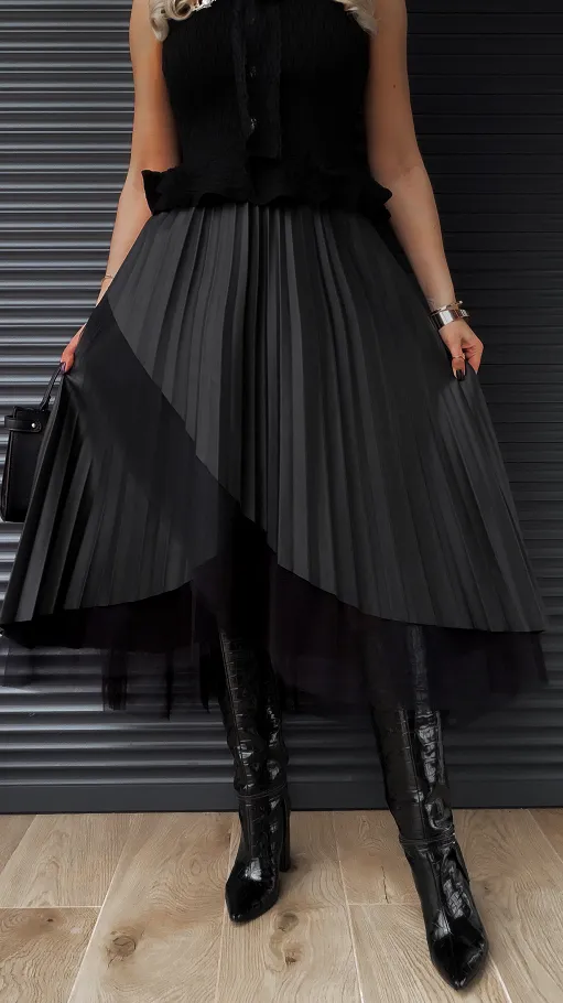 Asymetryczna elegancka spódnica z eko skóry zdobiona tiulem ONE SIZE - R399