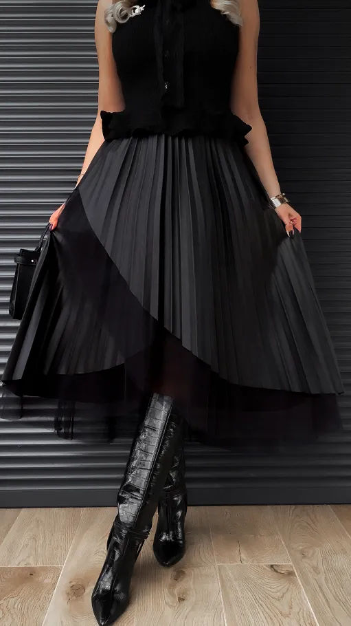 Asymetryczna elegancka spódnica z eko skóry zdobiona tiulem ONE SIZE - R399