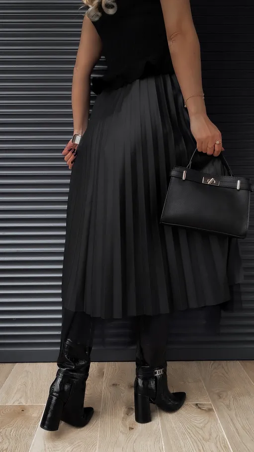 Asymetryczna elegancka spódnica z eko skóry zdobiona tiulem ONE SIZE - R399