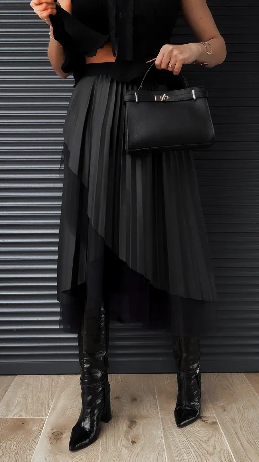 Asymetryczna elegancka spódnica z eko skóry zdobiona tiulem ONE SIZE - R399