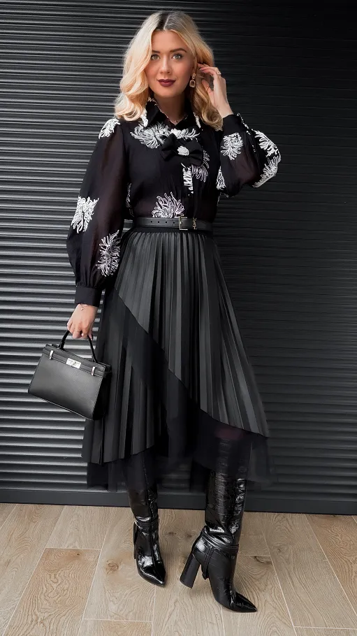 Asymetryczna elegancka spódnica z eko skóry zdobiona tiulem ONE SIZE - R399