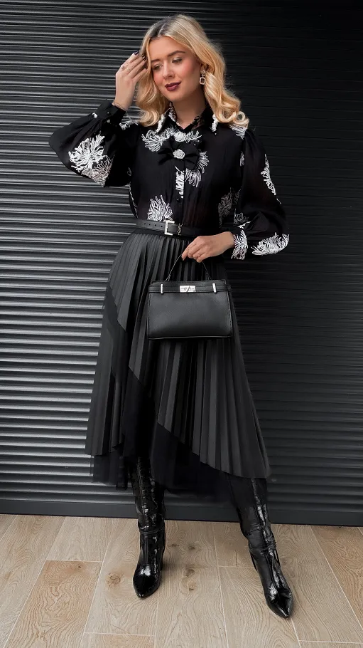 Asymetryczna elegancka spódnica z eko skóry zdobiona tiulem ONE SIZE - R399