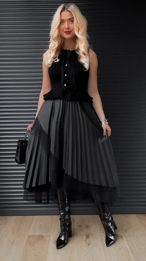 Asymetryczna elegancka spódnica z eko skóry zdobiona tiulem ONE SIZE - R399