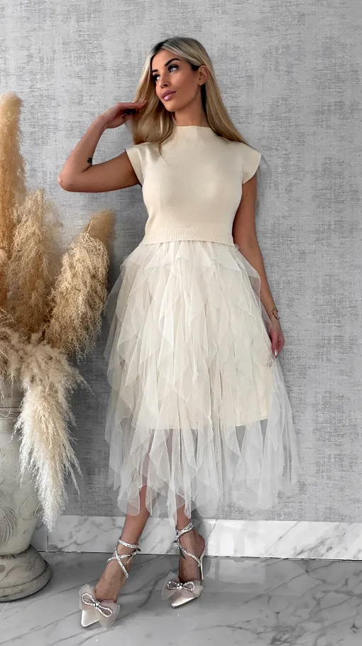 Wyjątkowa sukienka dzianinowa z tiulem ONE SIZE jasny beż - R571