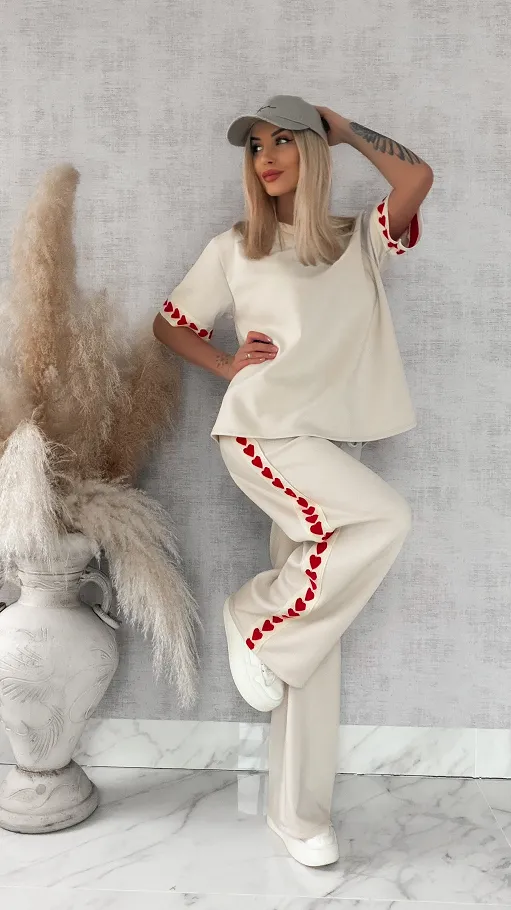 Świetny beżowy dres z serduszkami bluza + spodnie ONE SIZE - R880A