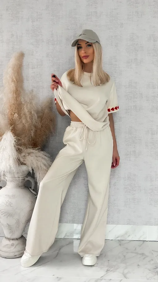 Świetny beżowy dres z serduszkami bluza + spodnie ONE SIZE - R880A