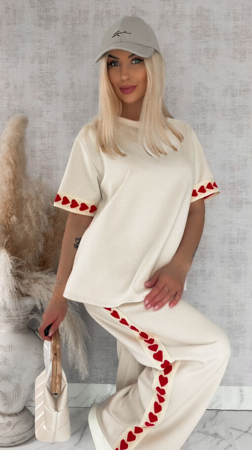 Świetny beżowy dres z serduszkami bluza + spodnie ONE SIZE - R880A