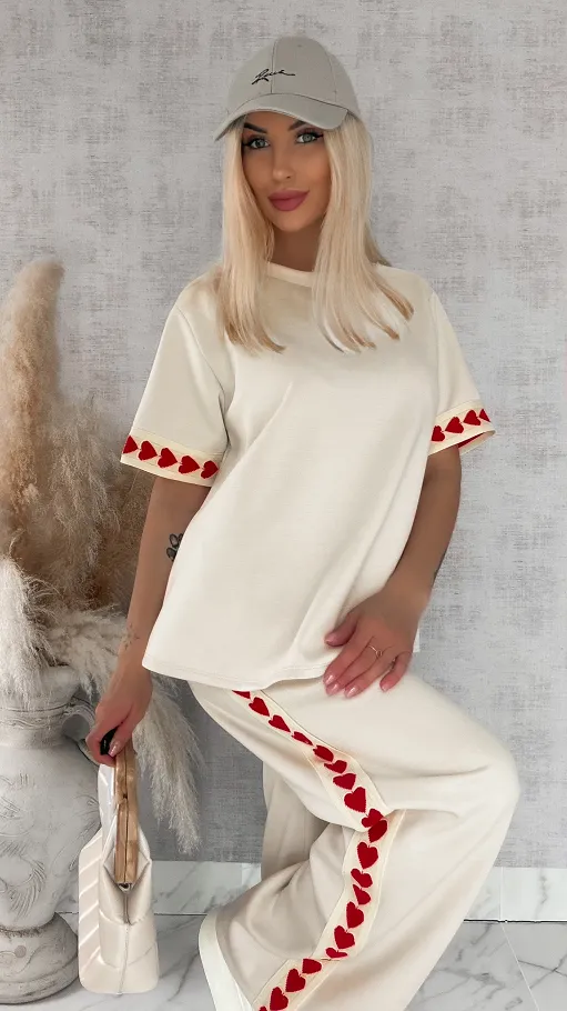 Świetny beżowy dres z serduszkami bluza + spodnie ONE SIZE - R880A