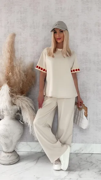 Świetny beżowy dres z serduszkami bluza + spodnie ONE SIZE - R880A