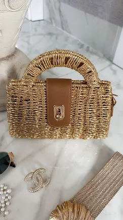 Rattanowy MINI kuferek BOHO ze złotą plecionką - P678