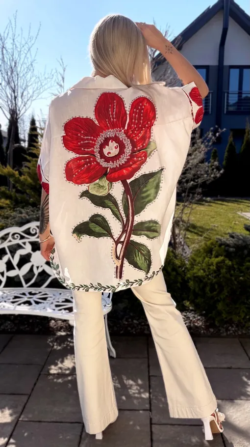 Asymetryczna lniana koszula ECRU z czerwonym kwiatem ONE SIZE - R945