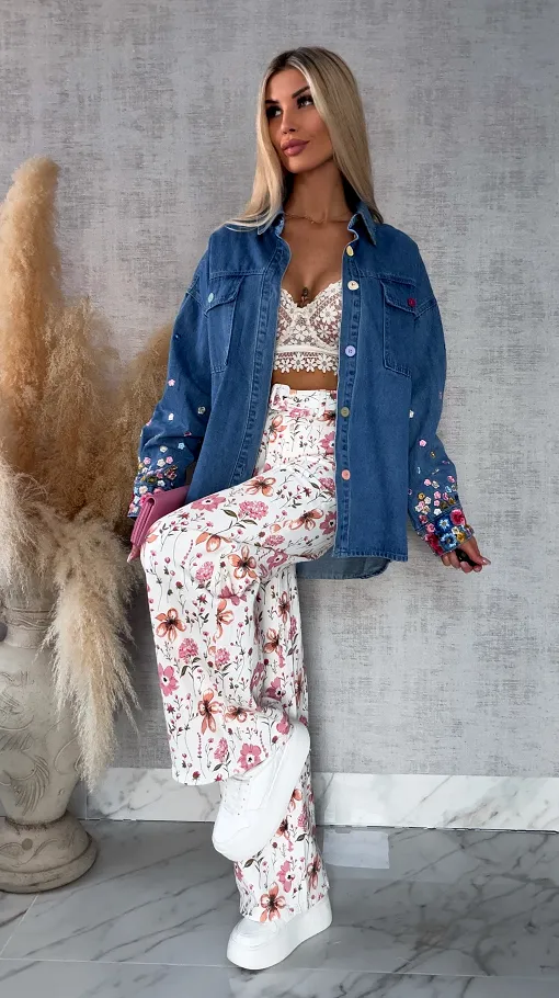 Niebieska katana jeansowa z kolorowymi haftowanymi kwiatami ONE SIZE - R643