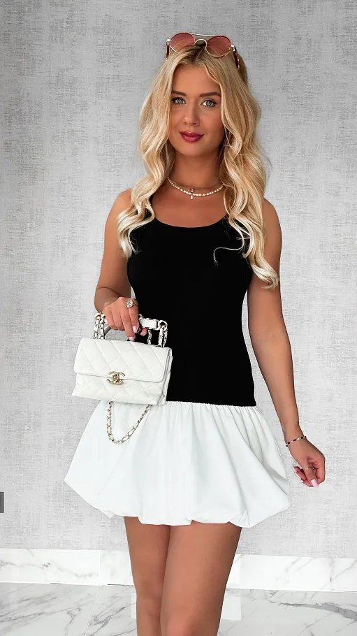 Dzianinowa czarna sukienka BOMBKA z wiskozy - P248C