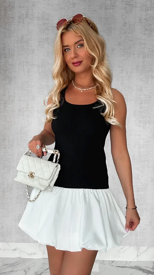 Dzianinowa czarna sukienka BOMBKA z wiskozy - P248C