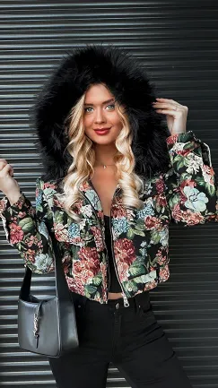 Czarna kurtka haftowana w kolorowe kwiaty z futerkiem - R250