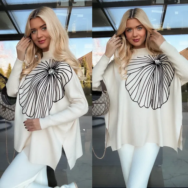 Sweter tunika z kontrastowym kwiatem ONE SIZE jasny beż - R331