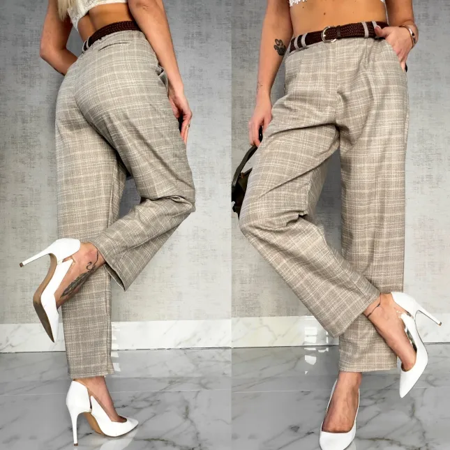 Eleganckie spodnie w kartkę z brązowym paskiem - R525