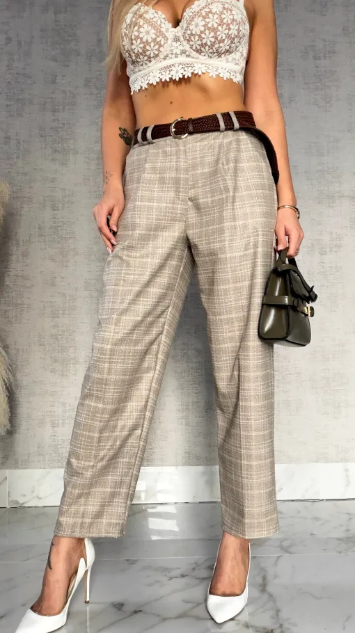 Eleganckie spodnie w kartkę z brązowym paskiem - R525