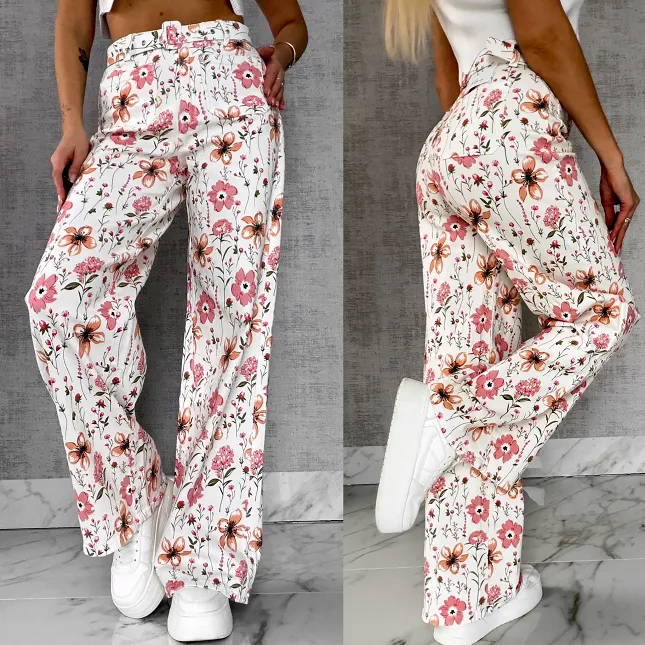 Elastyczne spodnie jeansowe WHITE JEANS w kolorowe kwiaty - R602A