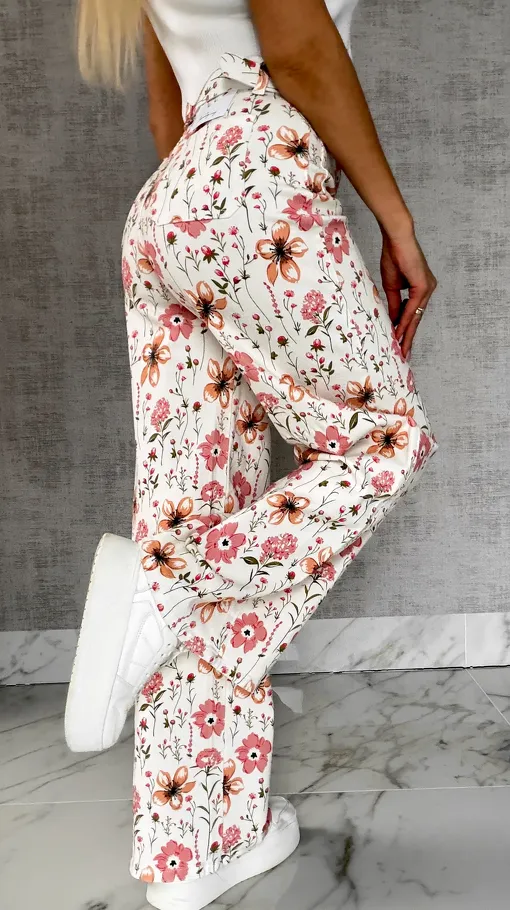 Elastyczne spodnie jeansowe WHITE JEANS w kolorowe kwiaty - R602A