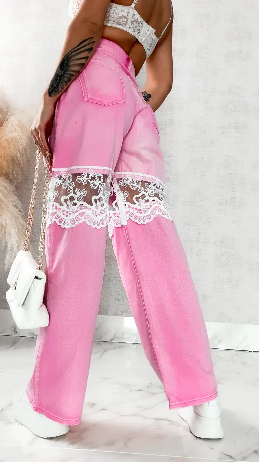 Modne spodnie jeansowe relaxed fit z koronką na udach PINK JEANS - P259B