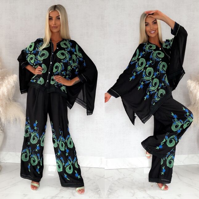 Luźny czarny boho komplet z kolorowymi haftami NARZUTKA + spodnie - S245A