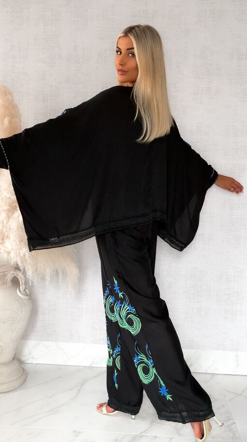 Luźny czarny boho komplet z kolorowymi haftami NARZUTKA + spodnie - S245A