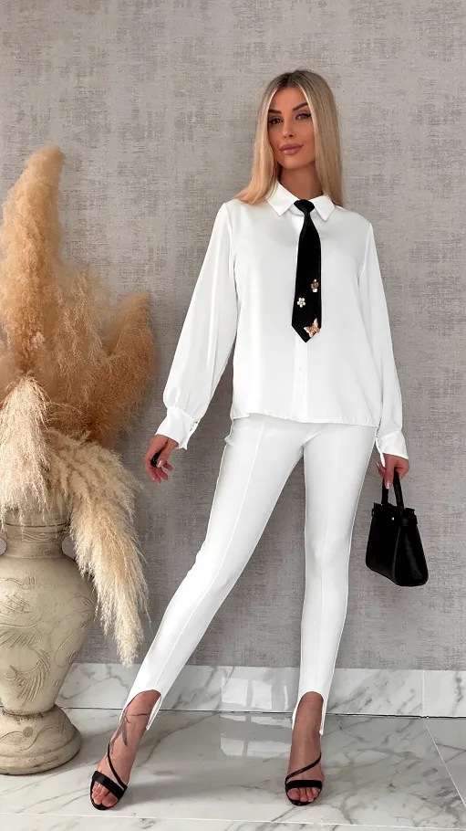 Gładka biała koszula z czarnym ozdobnym krawatem ONE SIZE - R565