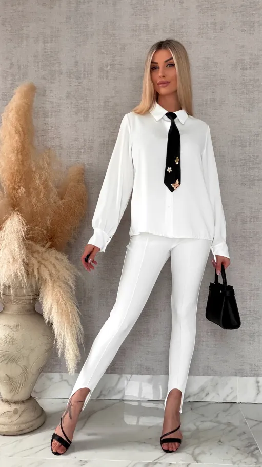 Gładka biała koszula z czarnym ozdobnym krawatem ONE SIZE - R565