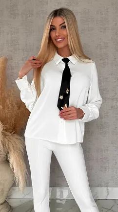 Gładka biała koszula z czarnym ozdobnym krawatem ONE SIZE - R565