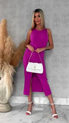 Elastyczna sukienka dzianinowa z rozcięciem z przodu ONE SIZE fuksja - R577