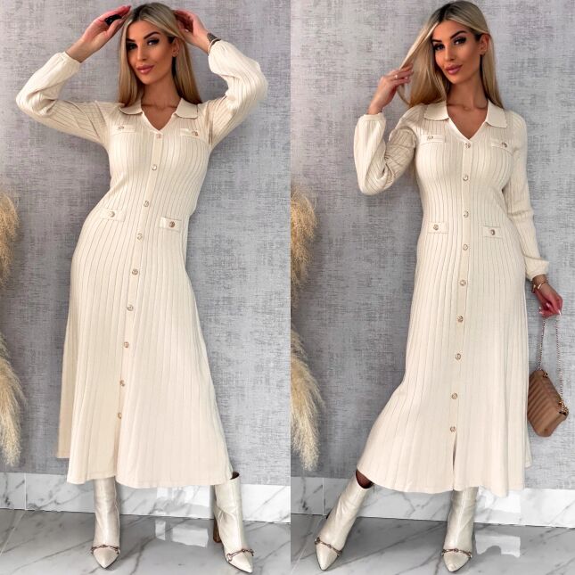 Długa elegancka dzianinowa sukienka zdobiona złotymi guzikami ONE SIZE - R446