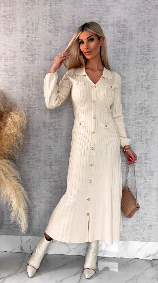 Długa elegancka dzianinowa sukienka zdobiona złotymi guzikami ONE SIZE - R446