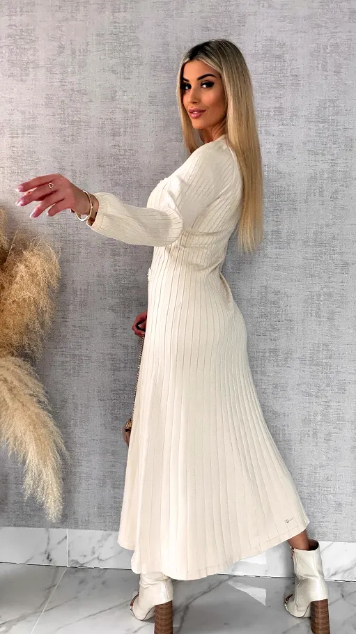 Długa elegancka dzianinowa sukienka zdobiona złotymi guzikami ONE SIZE - R446