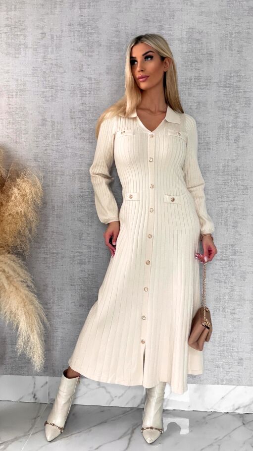 Długa elegancka dzianinowa sukienka zdobiona złotymi guzikami ONE SIZE - R446