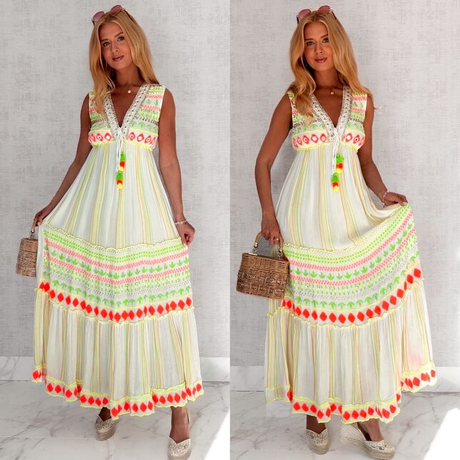 Letnia maxi sukienka w stylu BOHO z neonowymi haftami - S127
