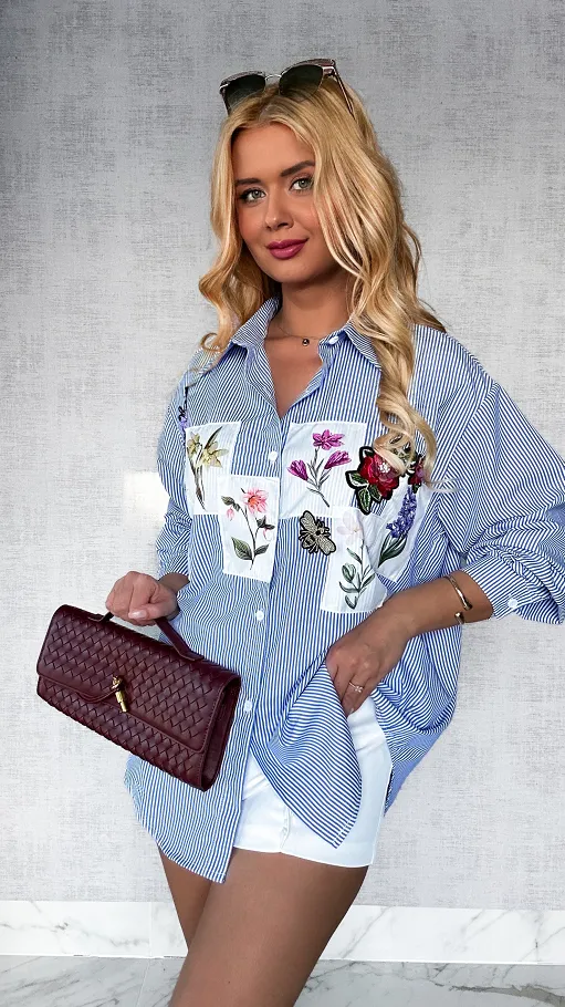 Luźna koszula w niebieskie paski z naszywkami ONE SIZE - P301